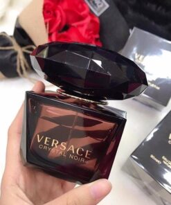 Versace-Crystal-Noir-EDP-chinh-hang