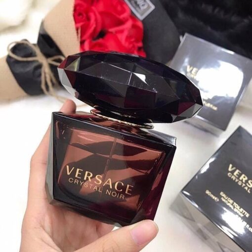 Versace-Crystal-Noir-EDP-chinh-hang