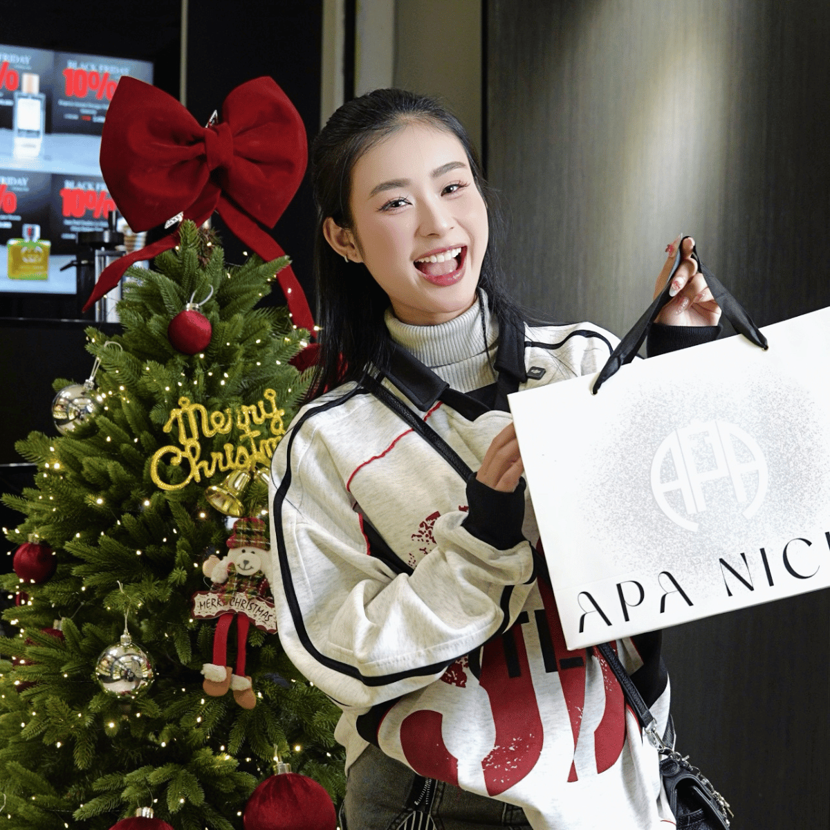 Trương Thảo My (Mya Truong) mua nước hoa tại Apa Niche