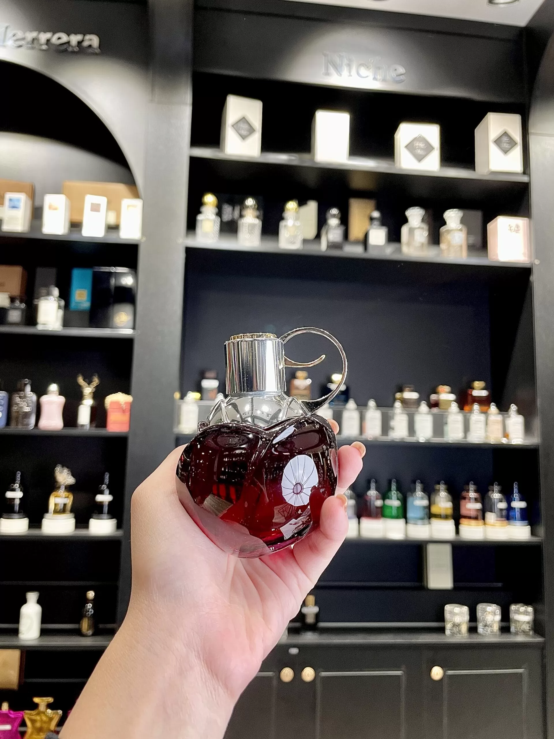 Azzaro-Wanted-Girl-By-Night-EDP-gia-tot-nhat