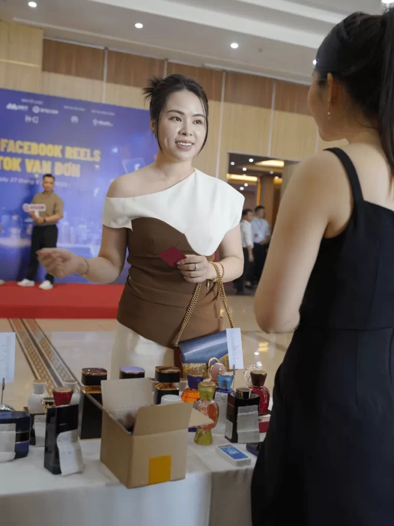 apa-niche-khach-hang-min