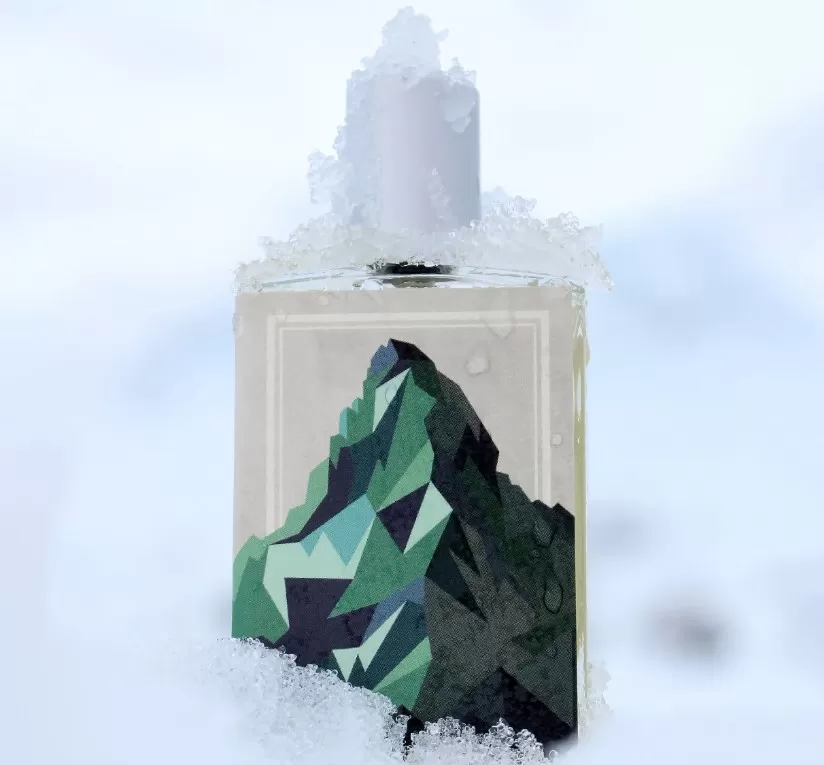 Hình ảnh ngon núi băng trên thân chai