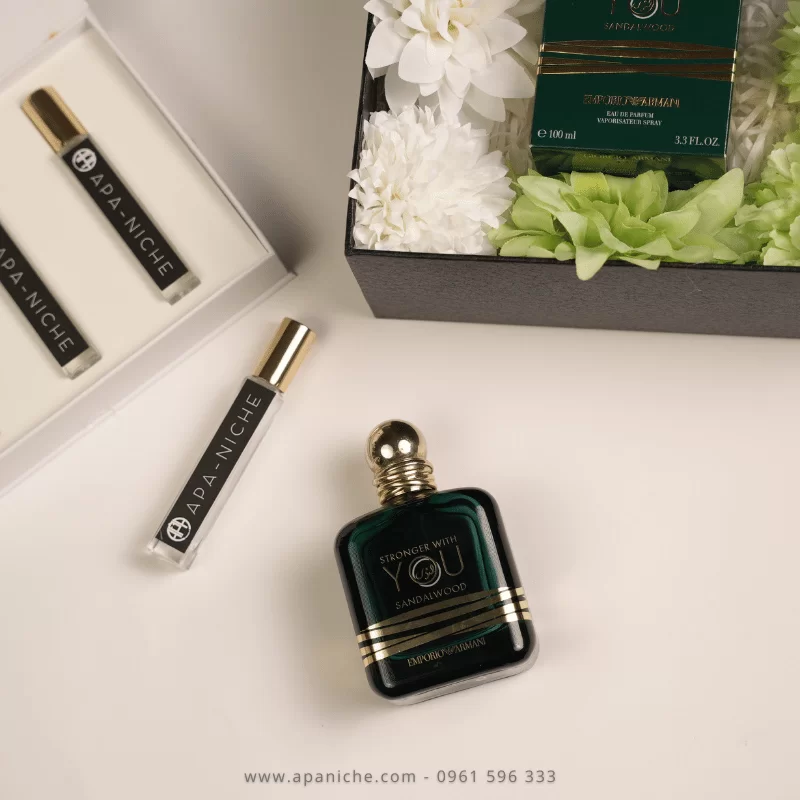 Nước hoa nam màu xanh Giorgio Armani Stronger With You Sandalwood EDP
