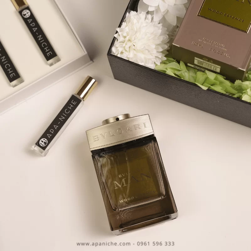 Nước hoa nam màu xanh lá cây Bvlgari Man Wood Essence